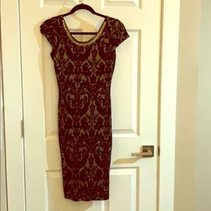 Metallic bod-con elegant dress.